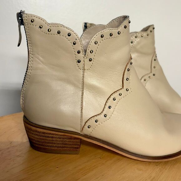 Nine West Leather Cream Ankle Boots with Micro Studs size 6M - Picture 3 of 9
